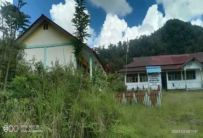 Kondisi Sekolah SMP Negeri di Dusun Ukalahin, Desa Wasi, Kecamatan Fena Leisela, Kabupaten Buru Maluku.