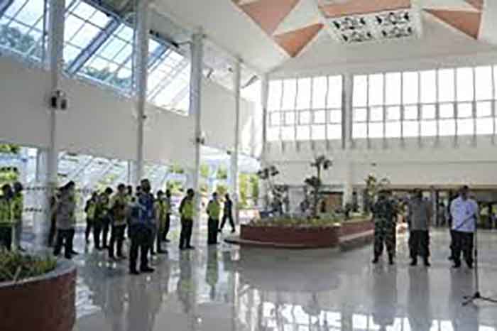 Ruangan tunggu Bandara Internasional Pattimura Ambon.