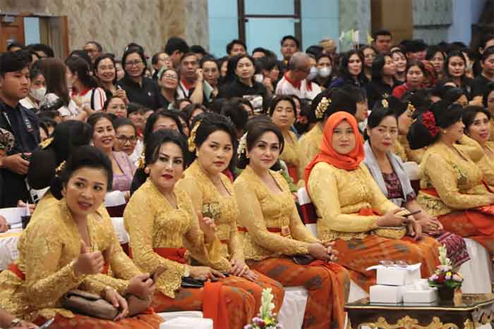 Ibu-ibu Bhayangkari Polres Badung menghadiri lomba Jegeg Bagus Badung 2023 di Gedung Balai Budaya Giri Nata Mandala Puspem Badung. Jalan Raya Sempidi, kelurahan Sempidi, Kecamatan Mengwi, Kabupaten Badung, Bali. Jumat, (12/5/2023) pagi 08.00 wita