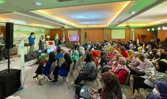 Lintas Rel Terpadu (LRT) Jabodebek menggelar sosialisasi bersama STBA LIA Jakarta dalam program LRT Jabodebek Goes to Campus.