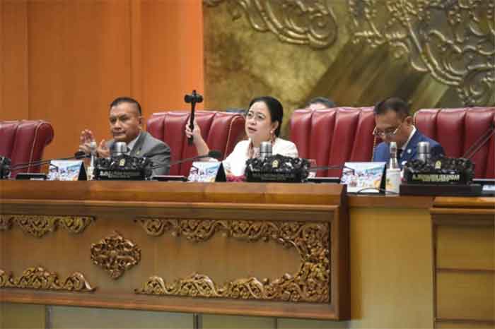 Puan Maharani saat memimpin rapat paripurna di Gedung Nusantara II, Senayan, Jakarta, Jumat (19/5/2023). (Foto: ParlementaariaJaka/nr)