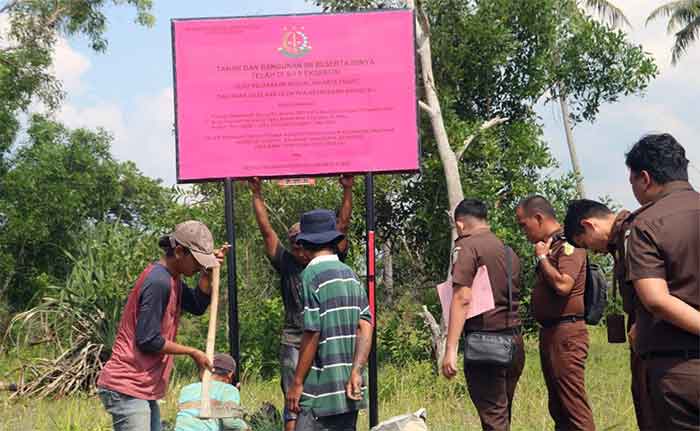 Hasil Sita Eksekusi Aset Terpidana HERU HIDAYAT Dititipkan ke Camat Sijuk-Belitung