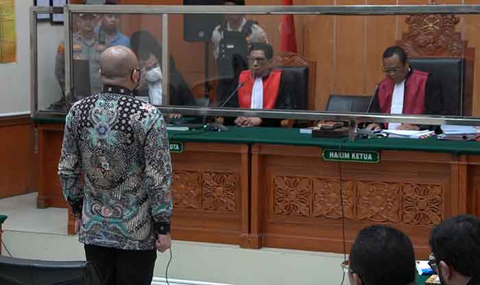 Majelis Hakim Jatuhkan Vonis Pidana Penjara Seumur Hidup Terhadap Terdakwa TEDDY MINAHASA PUTRA. (Foto: Puspenkum Kejagung)
