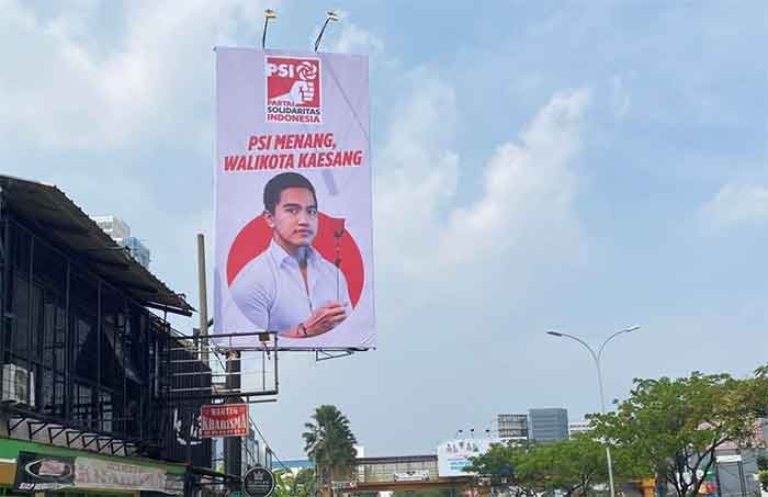 Baliho dukungan Kaesang Pangarep sebagai calon wali kota Depok di Jalan Margonda Raya, Depo. (Foto: Dok. DPD PSI Depok)