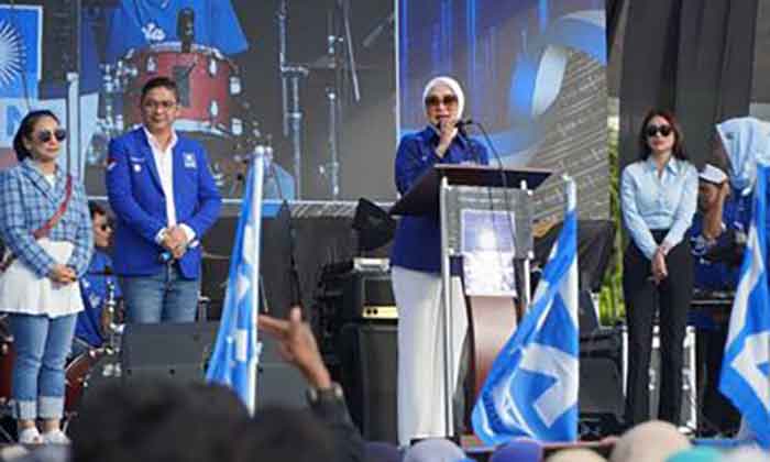 Istri Gubernur Maluku, Widya Pratiwi Ismail Deklarasi Nyaleg DPR RI dari Partai PAN. (Foto: M-009)