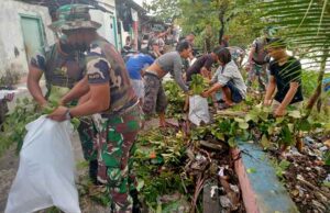 Sebanyak 15 Personel Pendam Brawijaya Dikirim di Bantaran Sungai Kedurus. (Foto: Istimewa)