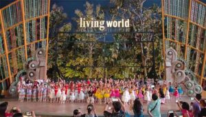 Shine Ballet School tampi atraktif dengan 120 orrang penari anak-anak dan remaja. Penampilan setiap tiga bulan sekali tersebut sebagai upaya untuk mengasah mental anak didik sekolah tersebut. (foto: M-011)