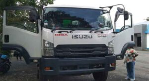 Satu unit mobil pengangkut sampah yang diberikan oleh pemerintah Belanda kepada Pemerintah Kota Ambon. 
