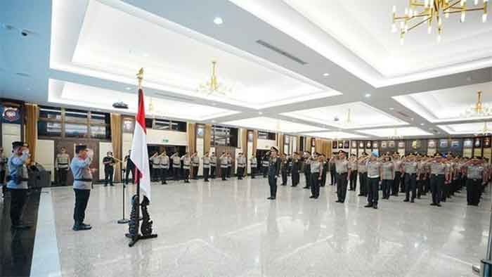 Kapolri Gelar Korps Raport serta Berikan Tanda Kehormatan Bintang Bhayangkara. (Foto: Humas Polri)