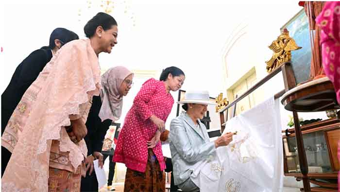 Ibu Iriana Joko Widodo mengikuti serangkaian kegiatan pendamping bersama istri Kaisar Naruhito, Permaisuri Masako di Istana Kepresidenan Bogor, Provinsi Jawa Barat, Senin (19/6/2023). (Foto: BPMI Setpres/Muchlis Jr.)
