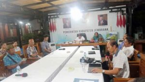 Para tokoh penyanding pasar Negara saat sosialisasi dengan bupati Jembrana jumat malam (23/6/2023) di rumah jabatan bupati Jembrana. (Foto: Istimewa)