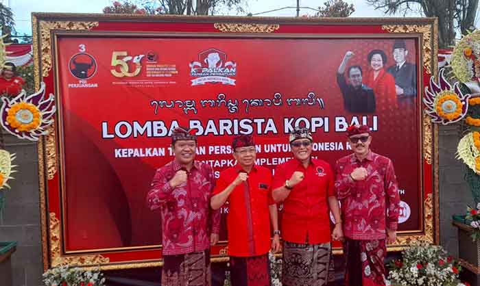 Ketua DPD PDIP Bali Wayan Koster saat menghadiri lomba Barista Kopi di Alun-alun Bangli. (Foto: Ist)