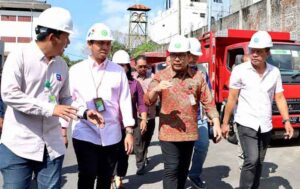 Wawali Kota Denpasar, Kadek Agus Arya Wibawa melakukan sidak di SPPBE PT. Sari Dharma Mandiri, Denpasar, Selasa (6/6/2023). (Foto: Istimewa)