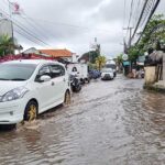 Kondisi genangan air yang terjadi di Jalan Uluwatu Ungasan