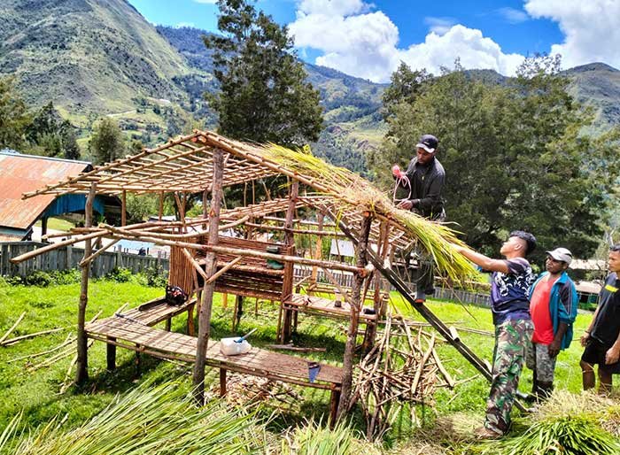 Honai Pintar dari Prajurit Rusa Hitam, Untuk Warga Papua