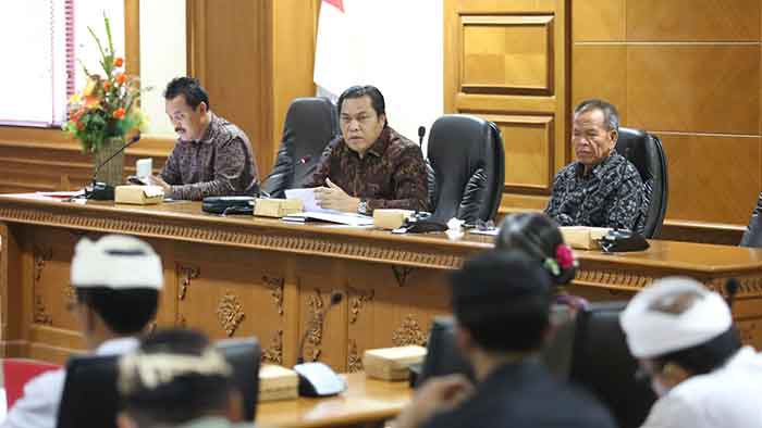 Komisi IV DPRD Badung menggelar rapat koordinasi dengan pihak eksekutif terkait dana hibah untuk sekaa teruna, Selasa (4/7/2023). (Foto: Istimewa)