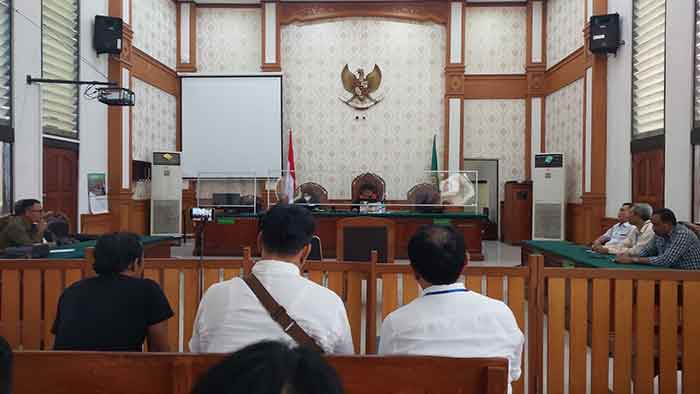Sidang Praperadilan di PN Denpasar, Rabu (5/7) majelis hakim menolak Praperadilan Disel Astawa dan Gusti Made Kadiana