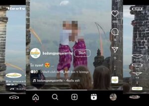 Tangkapan-layar-foto-sepasang-wisman-berciuman-di-Pura-Lempuyang,-Karangasem