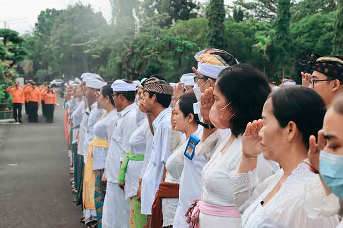 (ASN) di lingkup Pemerintah Kabupaten Jembrana melaksanakan apel, Senin (3/7/2023). (Foto: Istimewa)