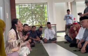 Mediasi antara Dewi Perssik degnan pak RT. (Foto: Screenshoot IG @dewiperssik9)