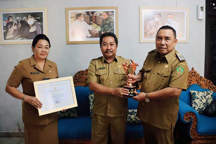 Kabupaten Jembrana Terima Penghargaan Kabupaten Layak Anak Kategori Nindya. (Foto: Istimewa)