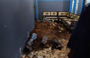 Kondisi rumah warga yang tertimbun longsor dari arah dapur, kamar tidur hingga ruang tamu di Dusun Sriti, Desa Sumberurip, Kecamatan Pronojiwo, Lumajang, Jawa Timur, Jumat (7/7/2023). (Foto: BPBD Kabupaten Lumajang)