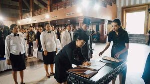 Sebanyak 342 PPPK Guru dan Teknis dari Formasi Tahun 2022 dilantik dan diambil sumpahnya oleh Sekda Jembrana I Made Budiasa, Jumat (7/6/2023) di Gedung Auditorium Jembrana. (Foto: M-011)