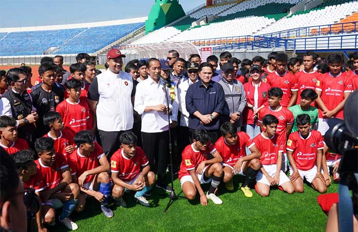 Presiden Jokowi memberikan target realistis kepada punggawa Timnas U-17 yang akan dipersiapkan untuk Piala Dunia U-17 tahun 2023. (Foto: Kemenpora/egan)