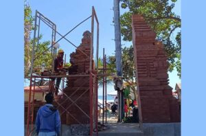 Proyek Candi bentar di Pantai legian dinilai tidak sesuai dengan perencanaan awal oleh Dinas Pekerjaan umum dan Penataan Ruang Kabupaten Badung