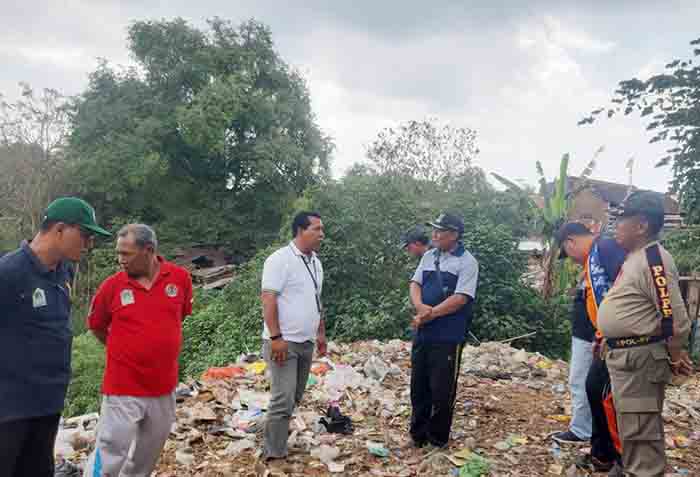 Dinas Lingkungan Hidup Kabupaten Buleleng mengecek lokasi pembuangan akhir di Desa Ringdikit, Kecamatan Seririt, Buleleng, yang viral.