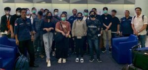 Sebanyak 17 WNI yang menjadi korban TPPO di Myanmar ini terdiri dari tiga perempuan dan 14 laki-laki. (Foto: Kemenlu RI)