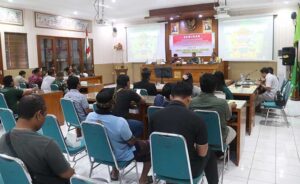 Dandim 1610/Klungkung Letkol Inf Armen mengajak semua pemuda yang ada di wilayah teritorialnya untuk berperan aktif menjaga persatuan dan kesatuan.
