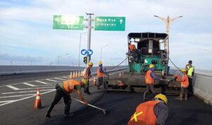 Perbaikan yang dilakukan sebelumnya di ruas jalan tol Bali Mandara. (Foto: Istimewa)