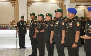 Prosesi serah terima jabatan di Gedung Balai Prajurit Makodam V/Brawijaya, Kota Surabaya pada Jumat (18/08/2023). (Foto: Istimewa)