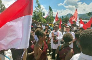 Ribuan-Bendera-Merah-Putih-Berkibar-Gagah-di-Kabupaten-Lanny-Jaya