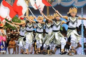 Pawai budaya Jembrana dalam rangka memperingati HUT ke-128 Kota Negara. (Foto: M-011)