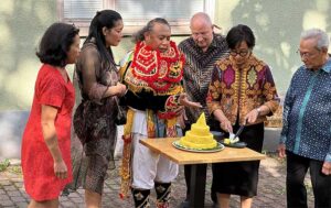 potong-tumpeng
