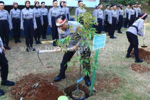 Polri Tanam Satu Juta Pohon secara Serentak dalam Rangka HUT RI ke 78 dan Hari Jadi Polwan Ke 75
