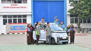 MOBIL-LISTRIK