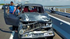 Badung-Kendaraan-Ringsek-di-Toll-Bali-Mandara
