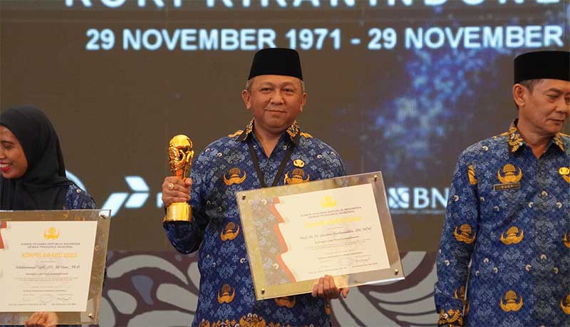Jaksa Agung Prof. ST Burhanuddin Meraih Life Achievement Award dari Dewan Pengurus KORPRI