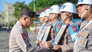 Kapolda Maluku Resmi PTDH Tiga Anggota Polda Maluku