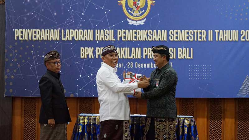 Bupati Jembrana Terima Laporan Hasil…