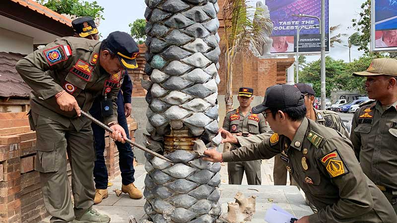 Aparat Penegak Perda Bongkar Menara…