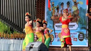 FESTIVAL-TARI-BALI