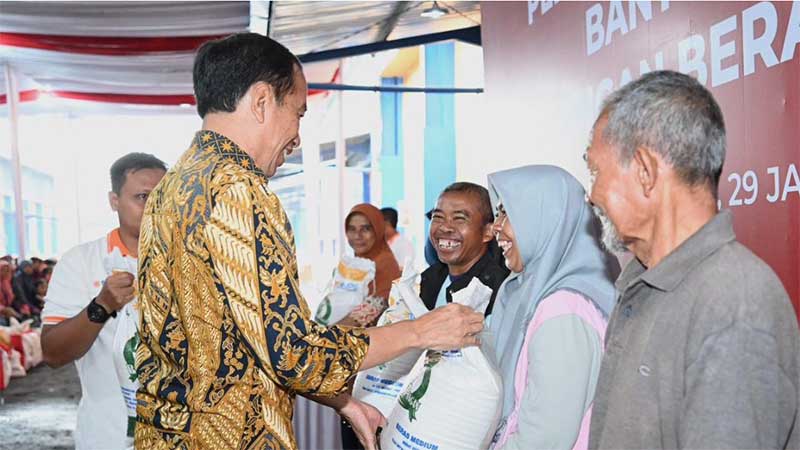 Presiden Jokowi Sebut Hampir Semua Negara Gagal Panen, Harga Beras Naik