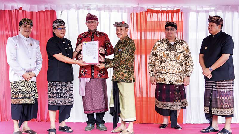 Bupati Badung Serahterimakan Pinjam Pakai Gedung Graha Pemilu Alaya Giri Nata