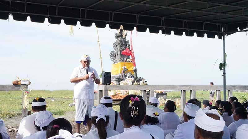 Tempat Melasti di Pantai Pulukan…