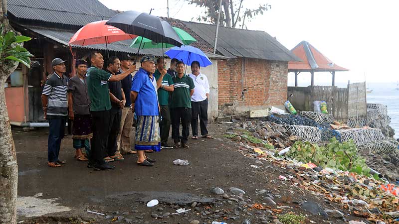 Bupati Jembrana Pastikan Pengaman Pantai Pebuahan Segera Dibangun