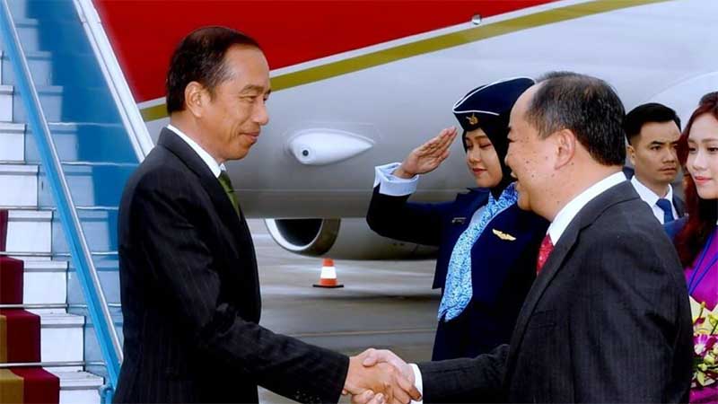 Dari Manila, Presiden Jokowi Tiba di Hanoi